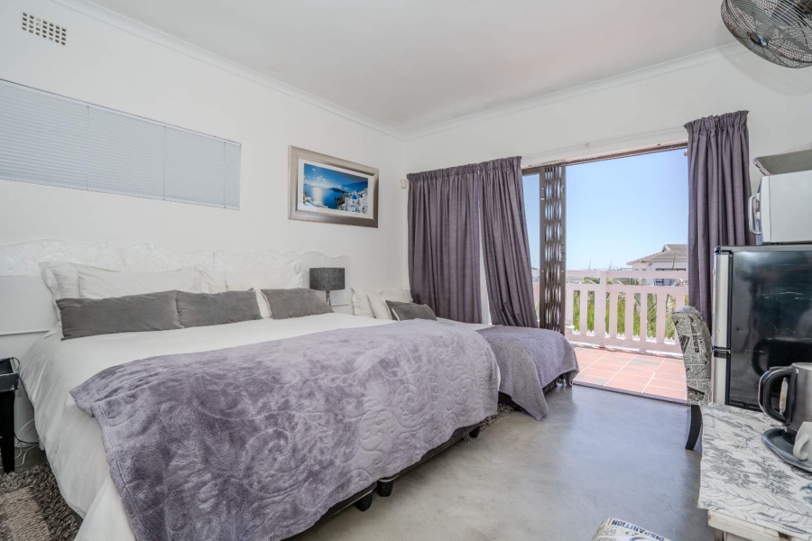 8 Bedroom Property for Sale in Country Club Western Cape